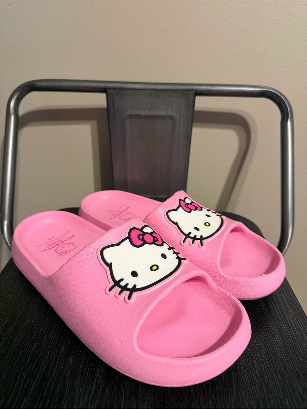 Hello Kitty Pink Slide Sandals Womens 4/5 Sanrio Pool Slides Kawaii